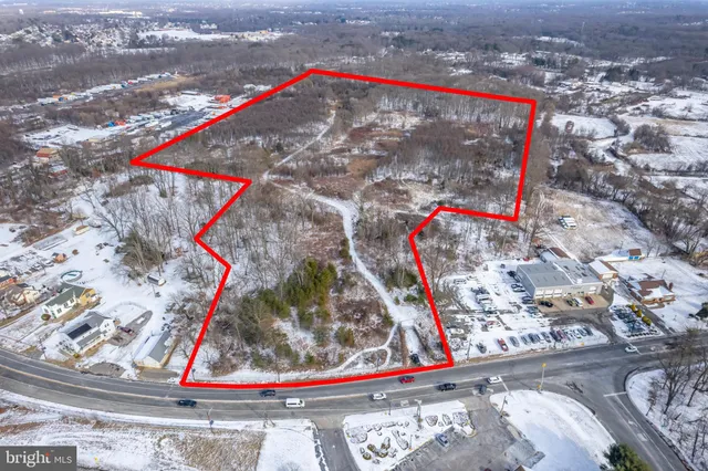 a view of a dry yard