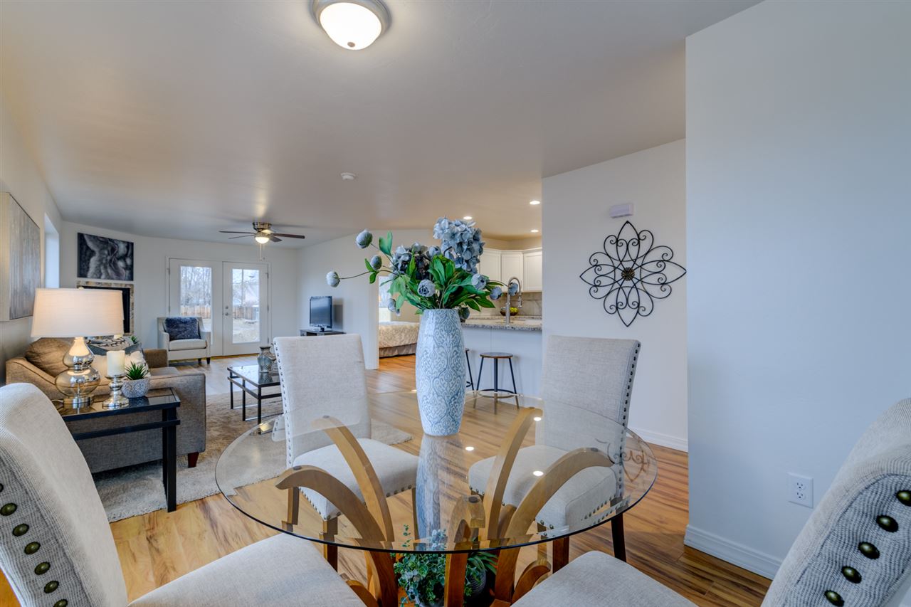 239 29 Road Grand Junction, CO 81503 - Photo 7 of 29 a living room with furniture and flowers