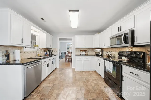 $398,000 | 3392 Overbrook Drive, Conover, NC 28613