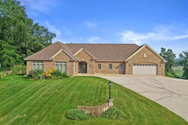 $1,250,000 | S94-w23620 Kunzendorf Court, Vernon, WI 53103