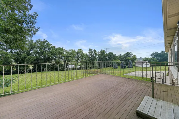 $1,250,000 | S94-w23620 Kunzendorf Court, Vernon, WI 53103