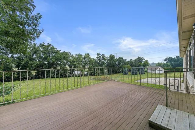 $1,250,000 | S94-w23620 Kunzendorf Court, Vernon, WI 53103