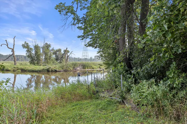 $1,250,000 | S94-w23620 Kunzendorf Court, Vernon, WI 53103