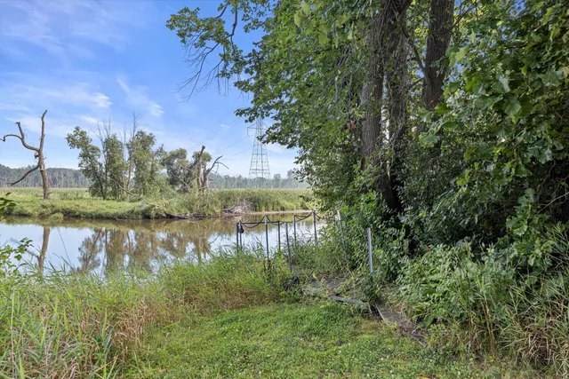 $1,250,000 | S94-w23620 Kunzendorf Court, Vernon, WI 53103