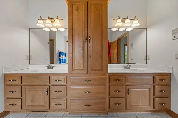 $1,250,000 | S94-w23620 Kunzendorf Court, Vernon, WI 53103