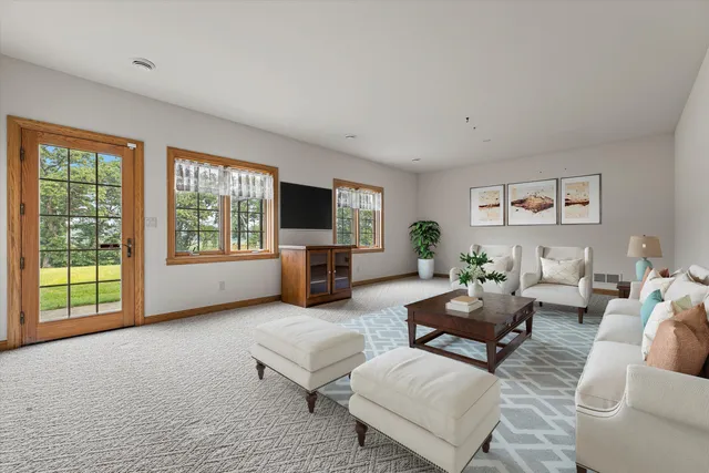 $1,250,000 | S94-w23620 Kunzendorf Court, Vernon, WI 53103