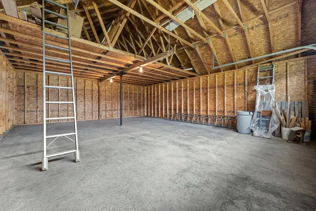 $1,250,000 | S94-w23620 Kunzendorf Court, Vernon, WI 53103