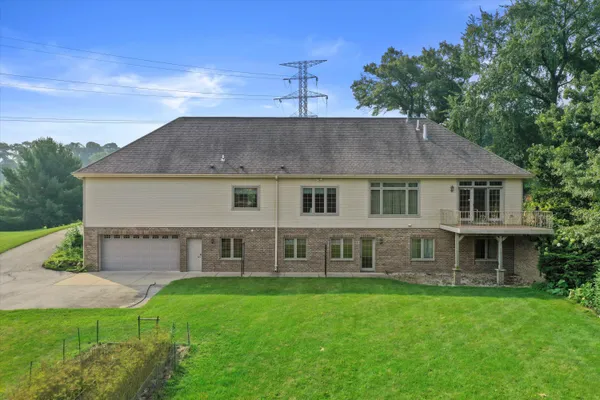 $1,250,000 | S94-w23620 Kunzendorf Court, Vernon, WI 53103