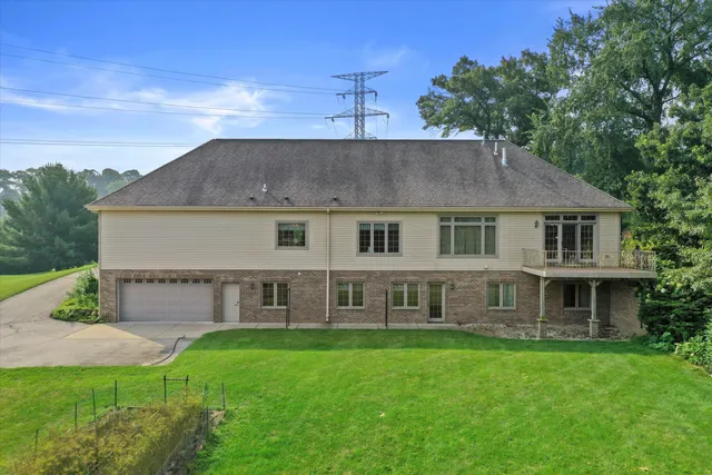 $1,250,000 | S94-w23620 Kunzendorf Court, Vernon, WI 53103