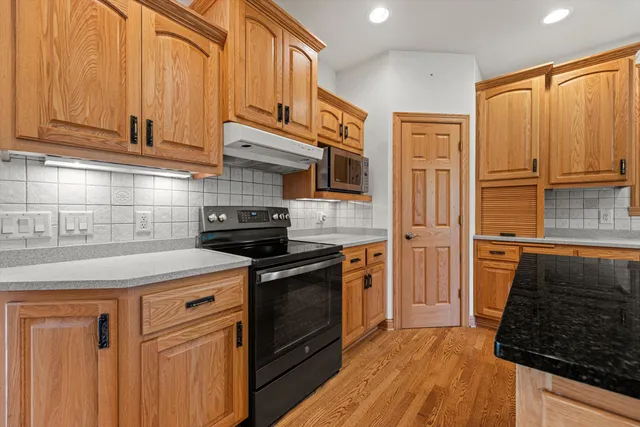 $1,250,000 | S94-w23620 Kunzendorf Court, Vernon, WI 53103