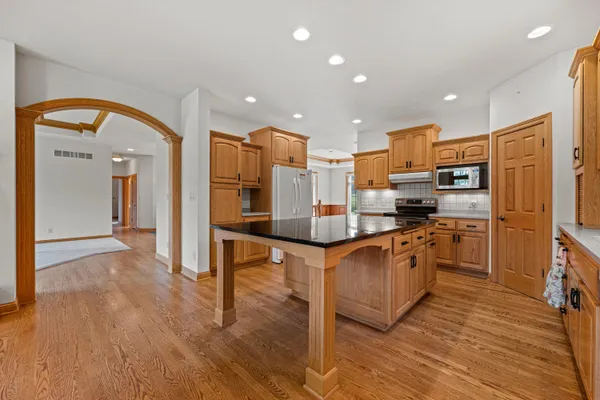 $1,250,000 | S94-w23620 Kunzendorf Court, Vernon, WI 53103