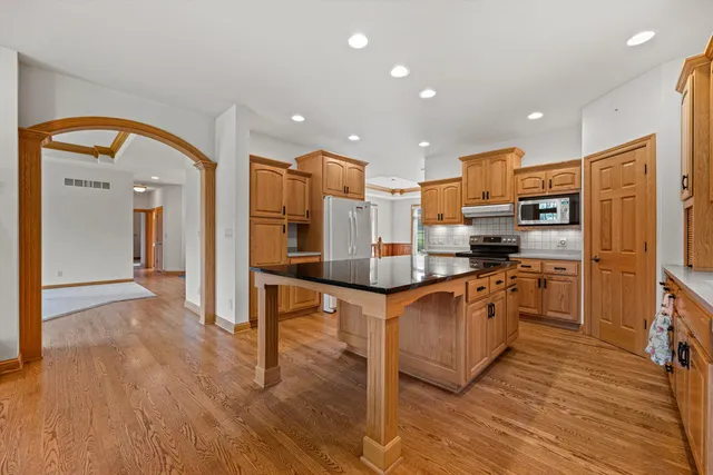 $1,250,000 | S94-w23620 Kunzendorf Court, Vernon, WI 53103