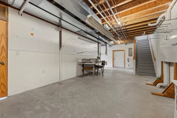 $1,250,000 | S94-w23620 Kunzendorf Court, Vernon, WI 53103