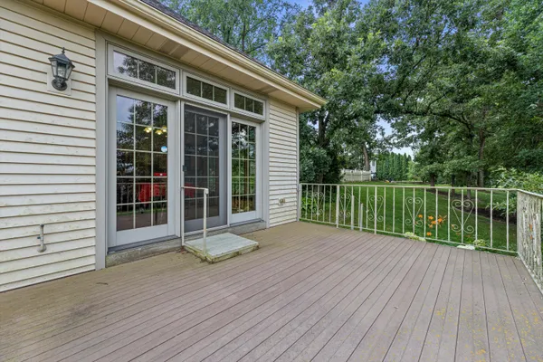 $1,250,000 | S94-w23620 Kunzendorf Court, Vernon, WI 53103