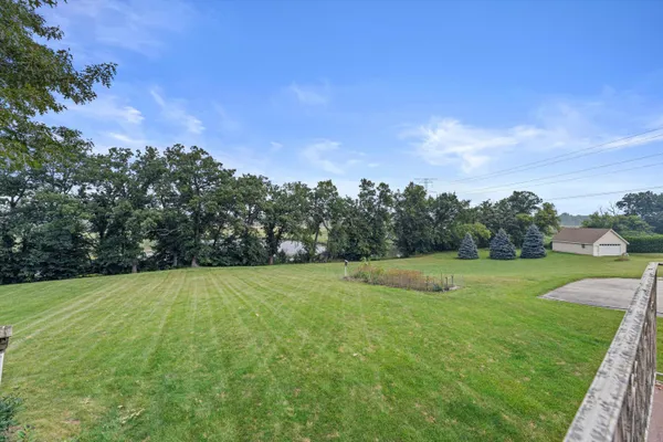 $1,250,000 | S94-w23620 Kunzendorf Court, Vernon, WI 53103