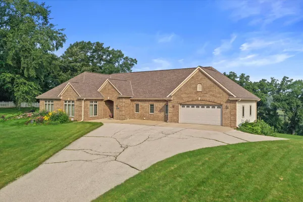 $1,250,000 | S94-w23620 Kunzendorf Court, Vernon, WI 53103