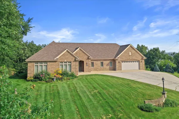 $1,250,000 | S94-w23620 Kunzendorf Court, Vernon, WI 53103