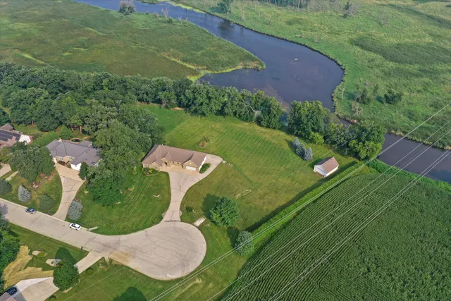 $1,250,000 | S94-w23620 Kunzendorf Court, Vernon, WI 53103