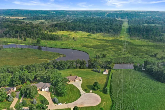 $1,250,000 | S94-w23620 Kunzendorf Court, Vernon, WI 53103