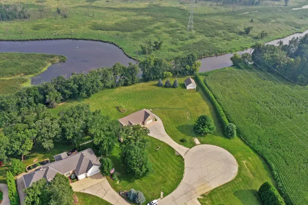$1,250,000 | S94-w23620 Kunzendorf Court, Vernon, WI 53103