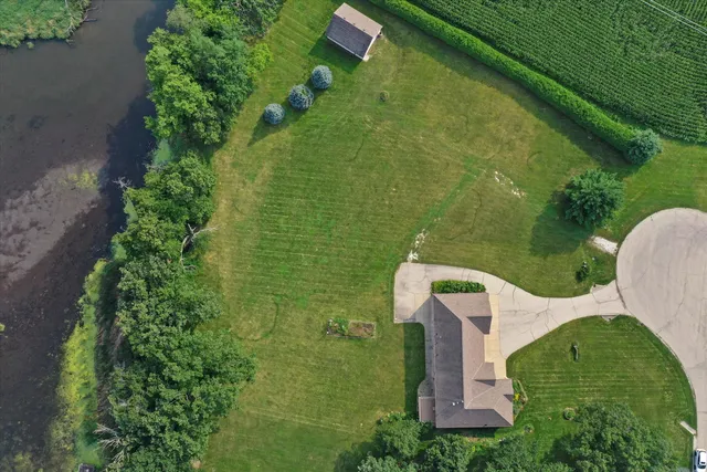 $1,250,000 | S94-w23620 Kunzendorf Court, Vernon, WI 53103