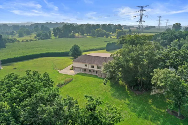 $1,250,000 | S94-w23620 Kunzendorf Court, Vernon, WI 53103