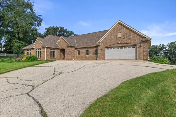 $1,250,000 | S94-w23620 Kunzendorf Court, Vernon, WI 53103