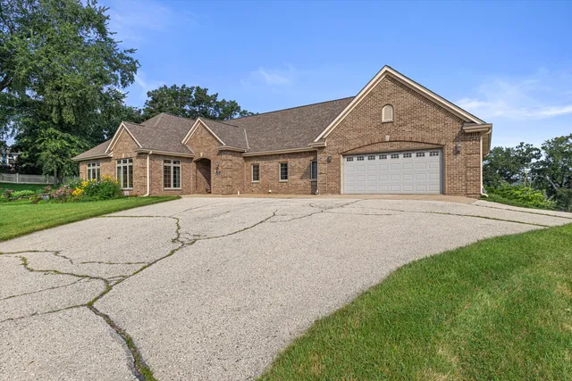 $1,250,000 | S94-w23620 Kunzendorf Court, Vernon, WI 53103
