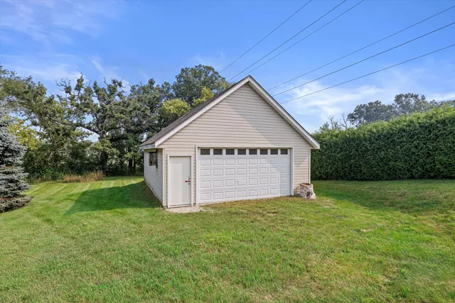 $1,250,000 | S94-w23620 Kunzendorf Court, Vernon, WI 53103