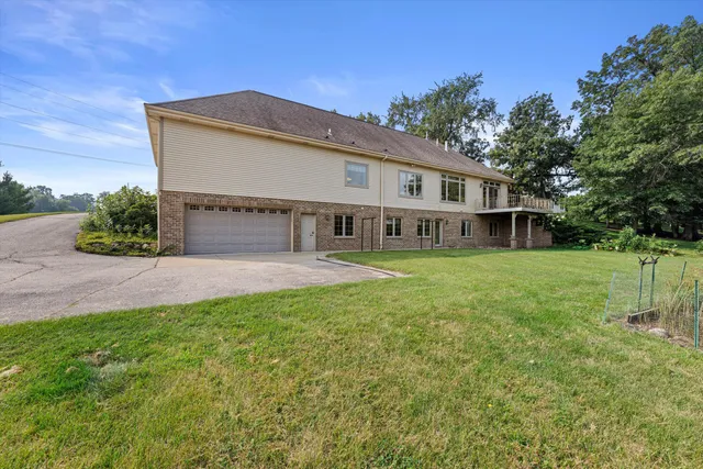 $1,250,000 | S94-w23620 Kunzendorf Court, Vernon, WI 53103