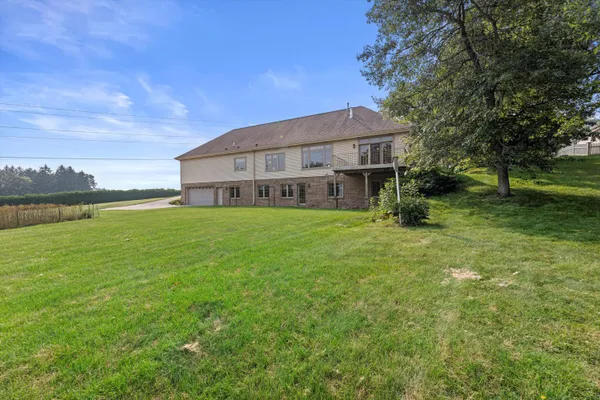 $1,250,000 | S94-w23620 Kunzendorf Court, Vernon, WI 53103