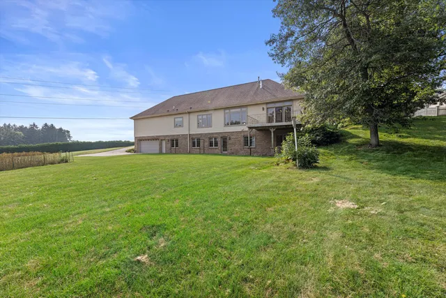 $1,250,000 | S94-w23620 Kunzendorf Court, Vernon, WI 53103