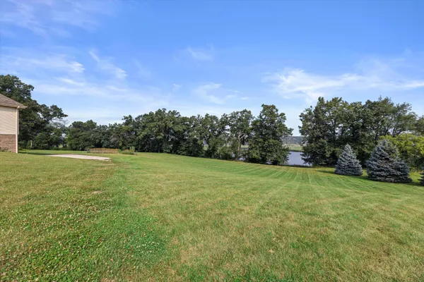 $1,250,000 | S94-w23620 Kunzendorf Court, Vernon, WI 53103