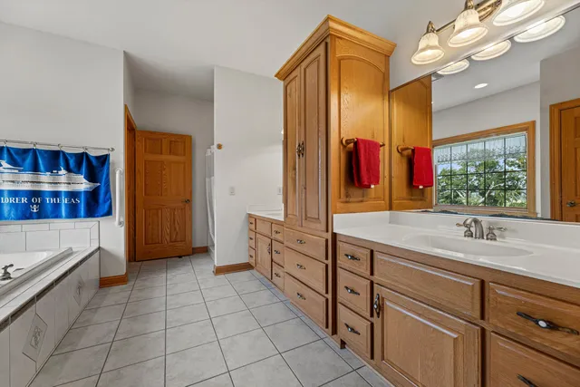 $1,250,000 | S94-w23620 Kunzendorf Court, Vernon, WI 53103