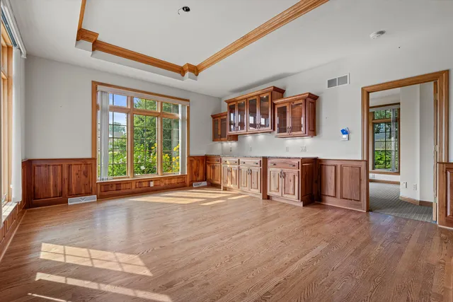 $1,250,000 | S94-w23620 Kunzendorf Court, Vernon, WI 53103