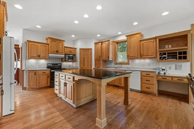 $1,250,000 | S94-w23620 Kunzendorf Court, Vernon, WI 53103