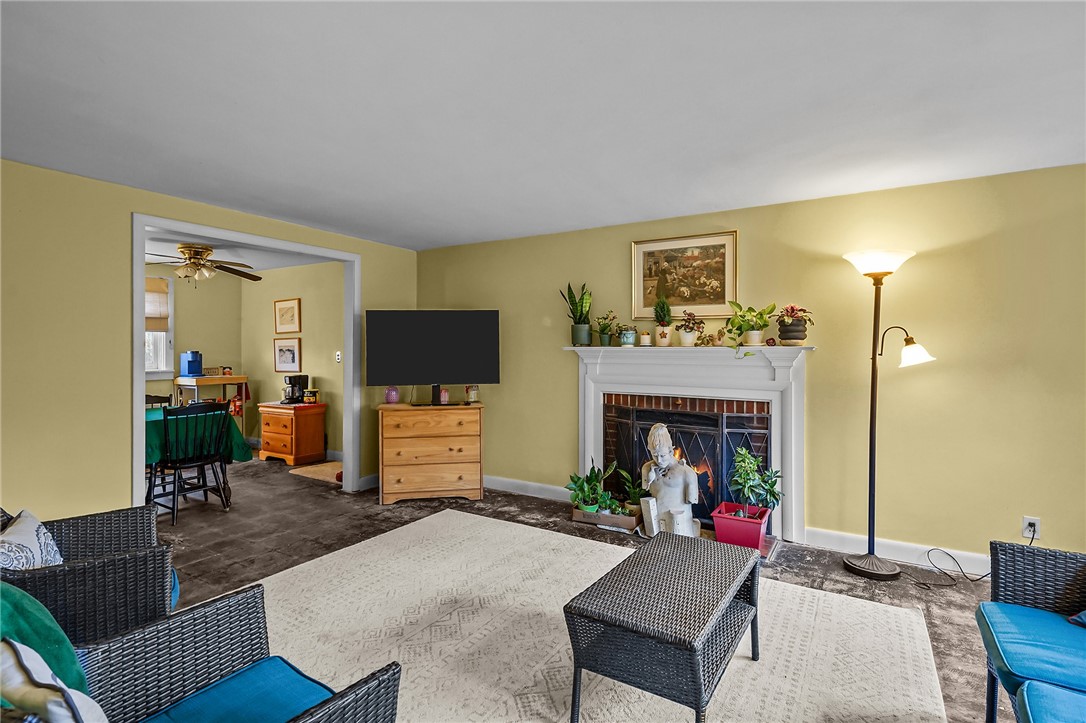 44 Capron Drive Warwick, RI 02886 - Photo 4 of 34