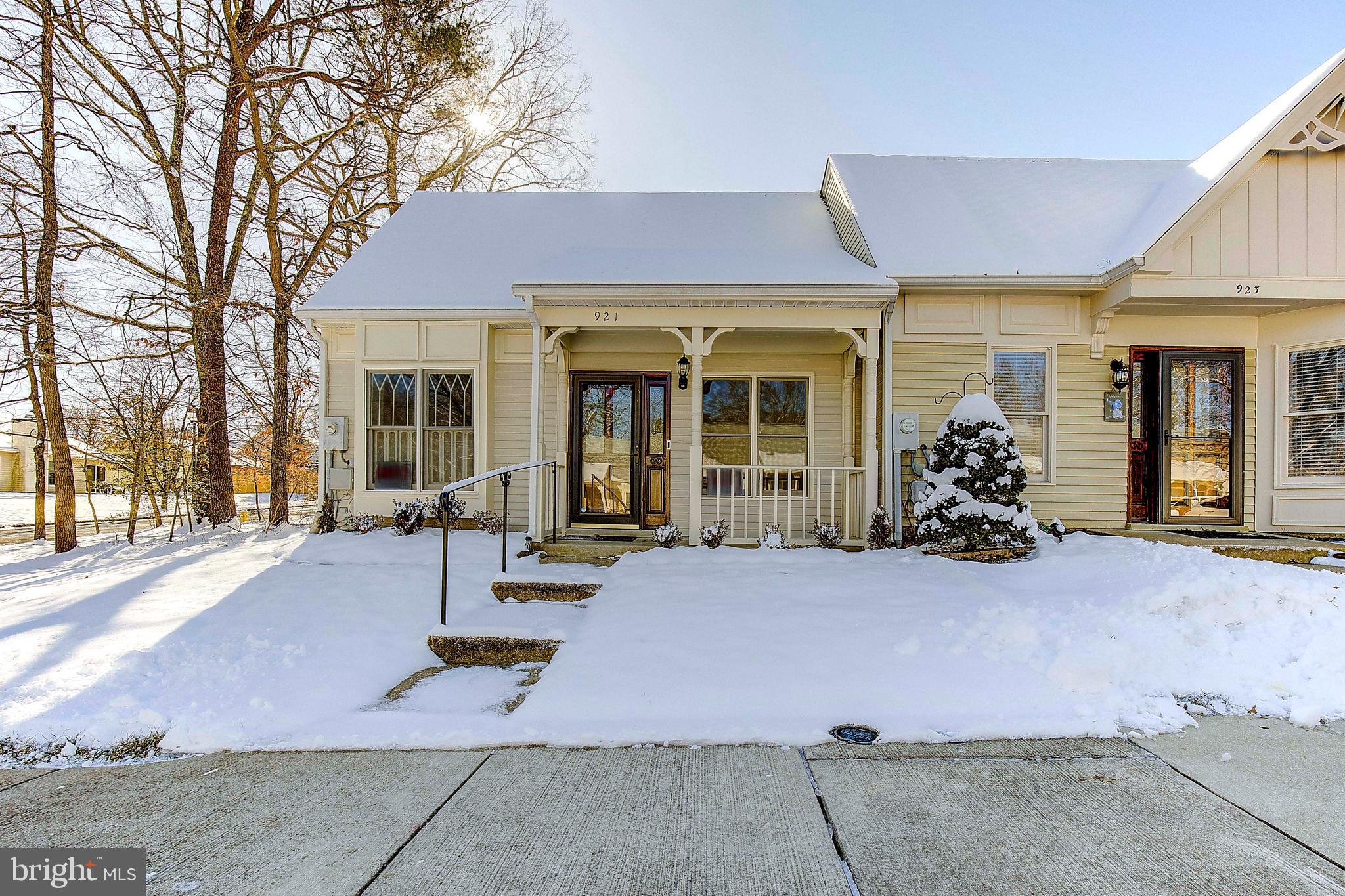 921 Riversedge Circle Annapolis, MD 21401 - Photo 1 of 25 Gallery Image 1