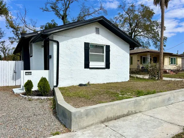 $2,250 | 706 East Flora Street, Tampa, FL 33604