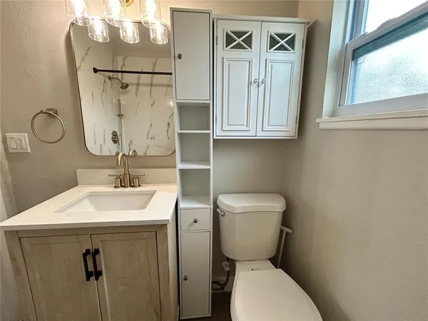 $2,250 | 706 East Flora Street, Tampa, FL 33604