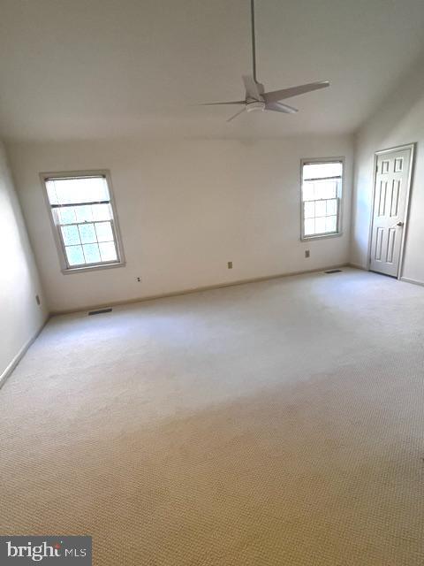 8319 Rising Ridge Way Bethesda, MD 20817 - Photo 19 of 38 PrimaryBedroom/ Vaulted Ceilng /Fan