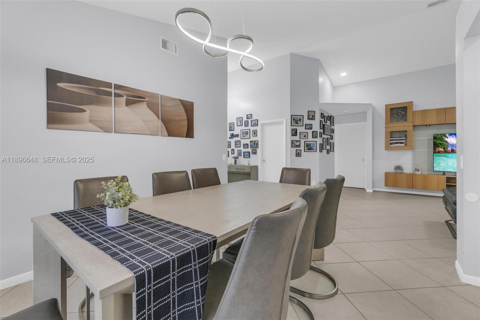 362 Bridgeton Road Weston, FL 33326 - Photo 12 of 46 Gallery Image 12