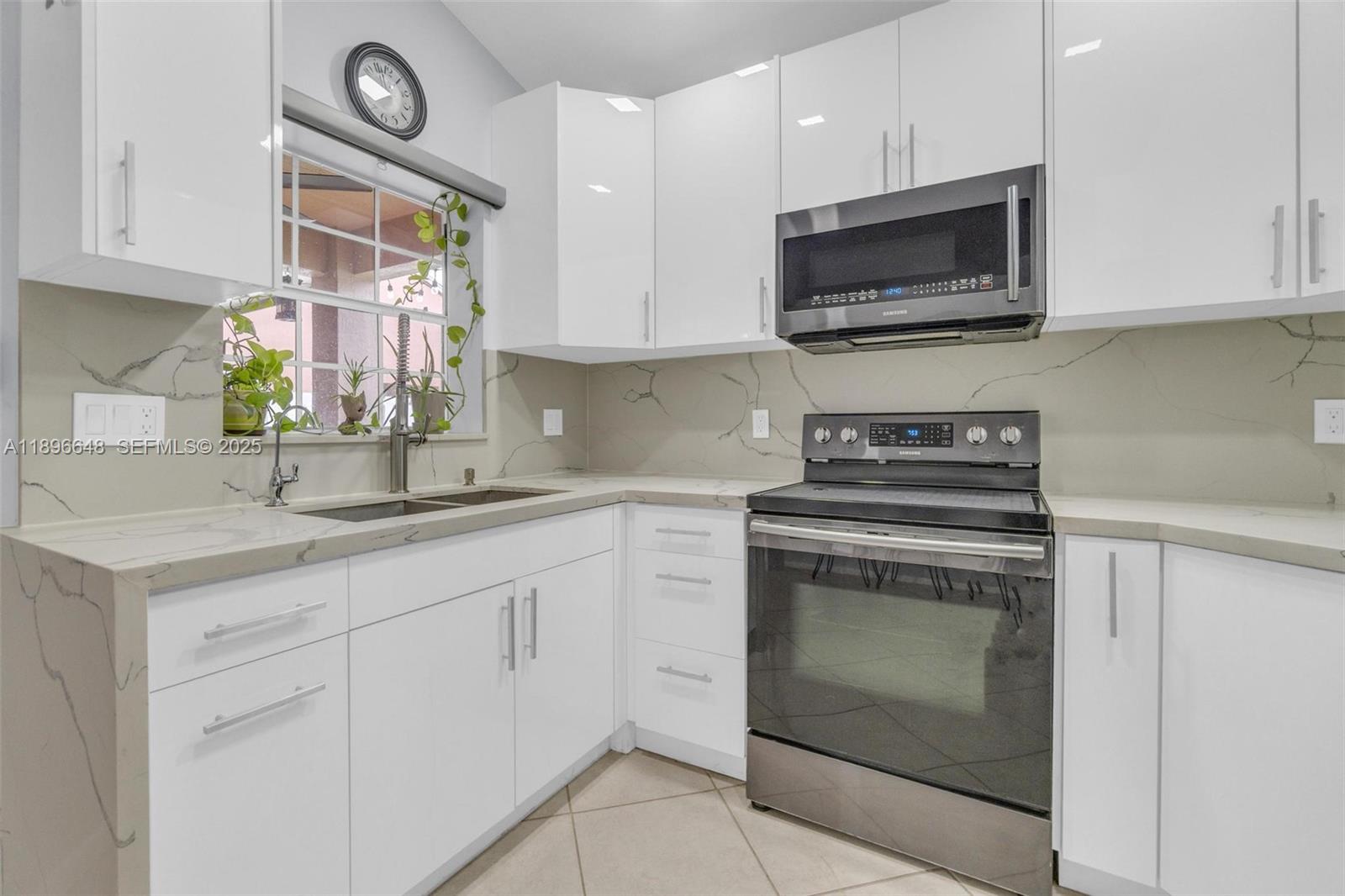 362 Bridgeton Road Weston, FL 33326 - Photo 13 of 46 Gallery Image 13