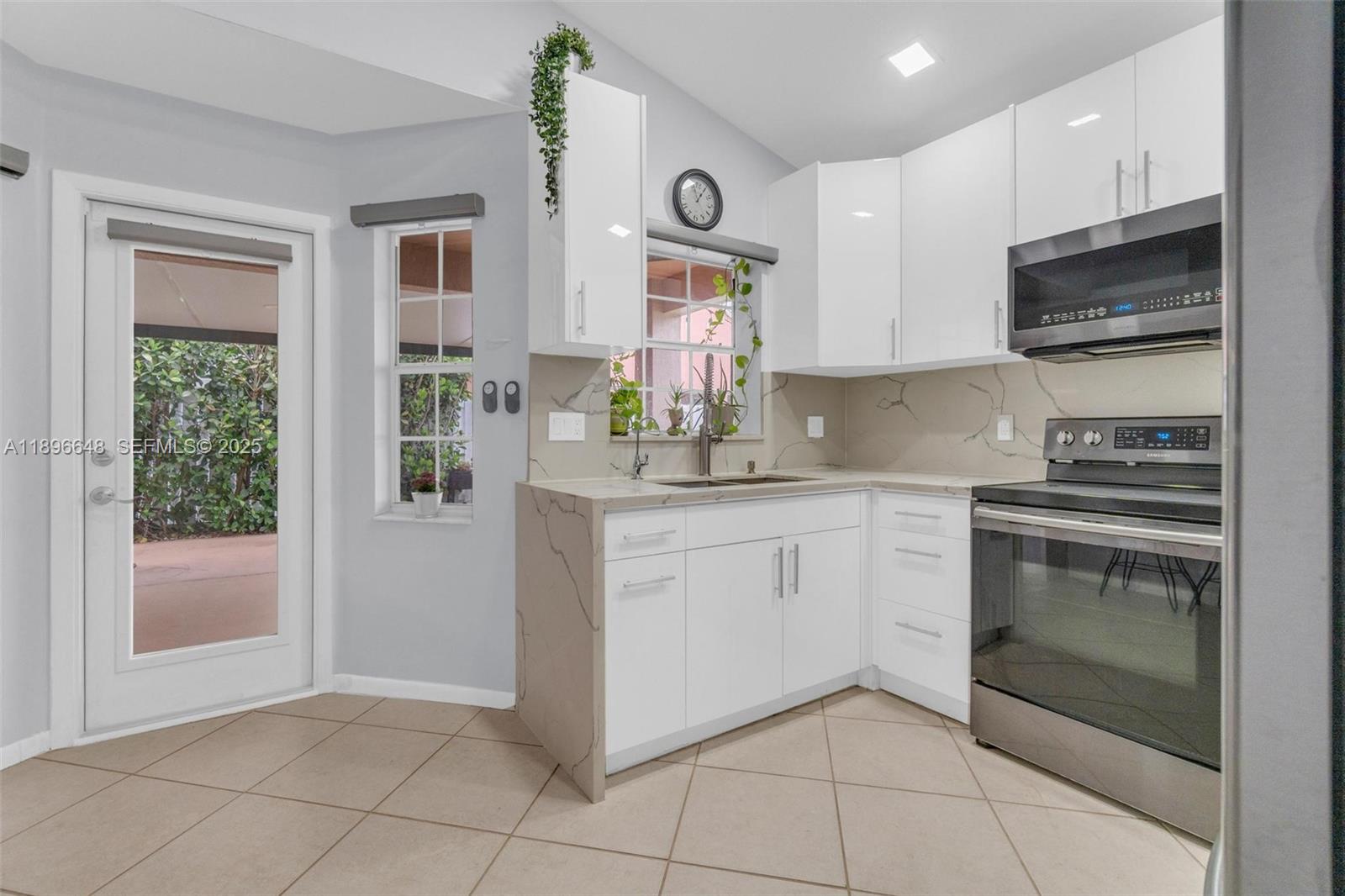 362 Bridgeton Road Weston, FL 33326 - Photo 14 of 46 Gallery Image 14
