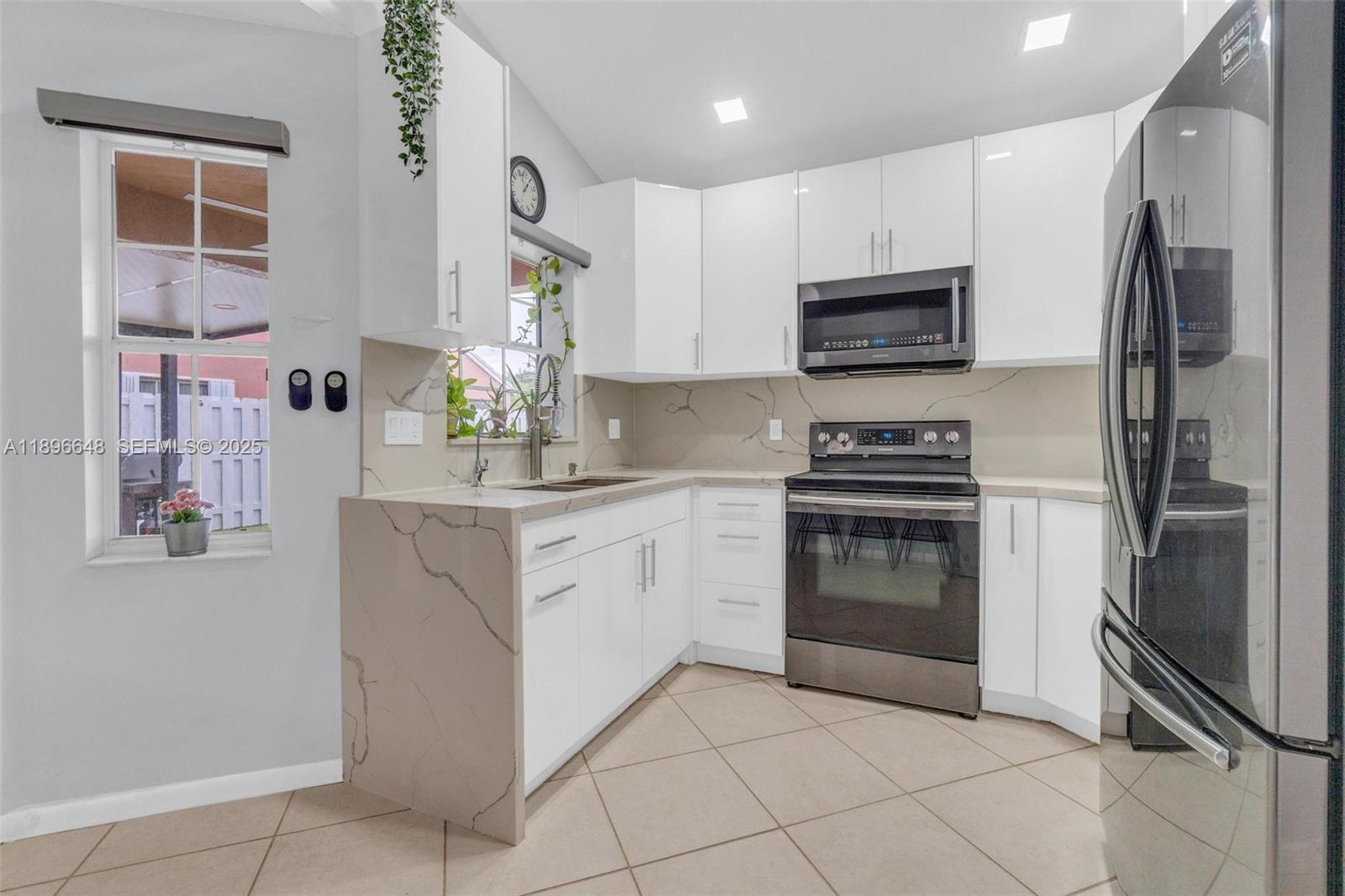 362 Bridgeton Road Weston, FL 33326 - Photo 15 of 46 Gallery Image 15
