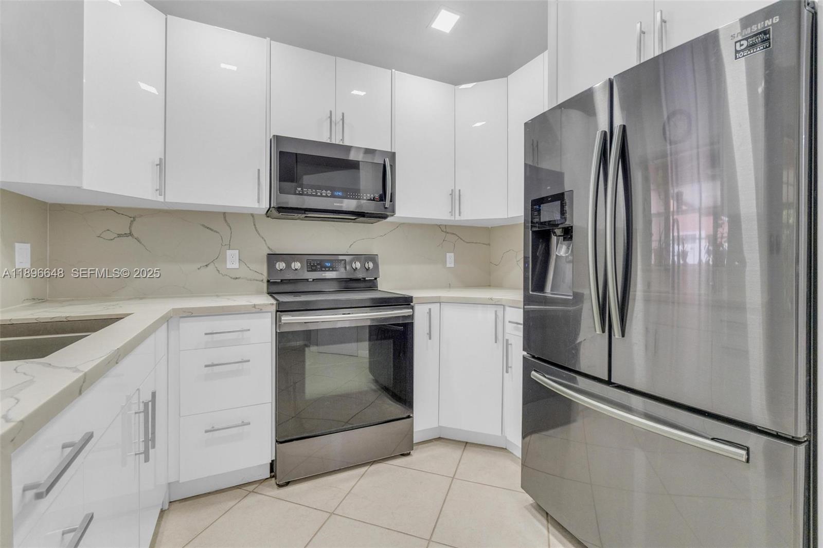 362 Bridgeton Road Weston, FL 33326 - Photo 16 of 46 Gallery Image 16