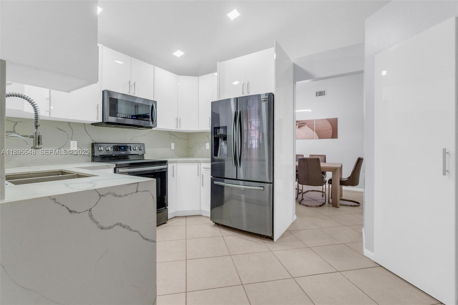 362 Bridgeton Road Weston, FL 33326 - Photo 17 of 46 Gallery Image 17