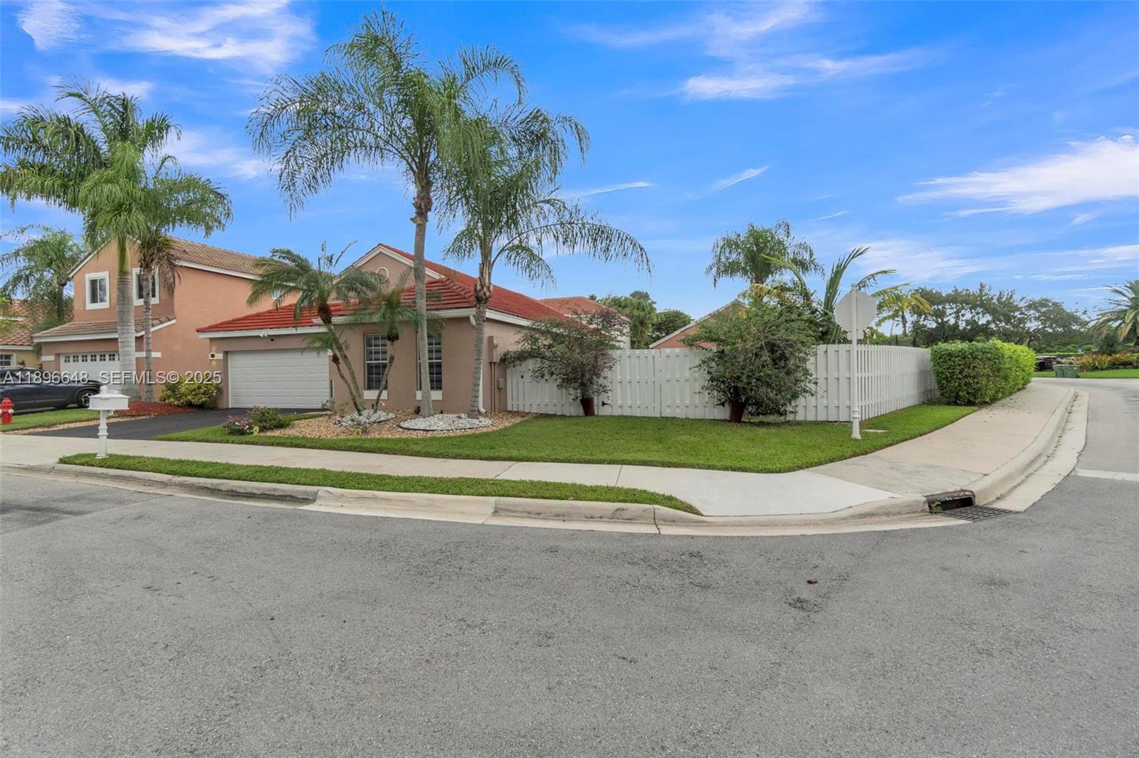 362 Bridgeton Road Weston, FL 33326 - Photo 4 of 46 Gallery Image 4
