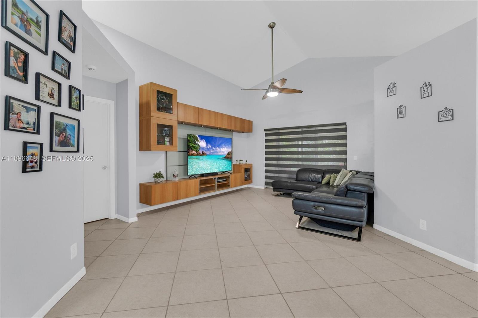 362 Bridgeton Road Weston, FL 33326 - Photo 6 of 46 Gallery Image 6