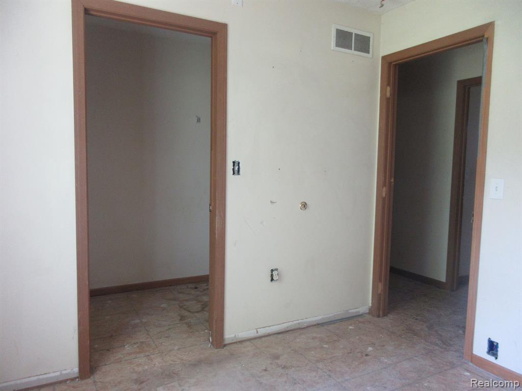 4010 Harding Street Detroit, MI 48214 - Photo 14 of 16